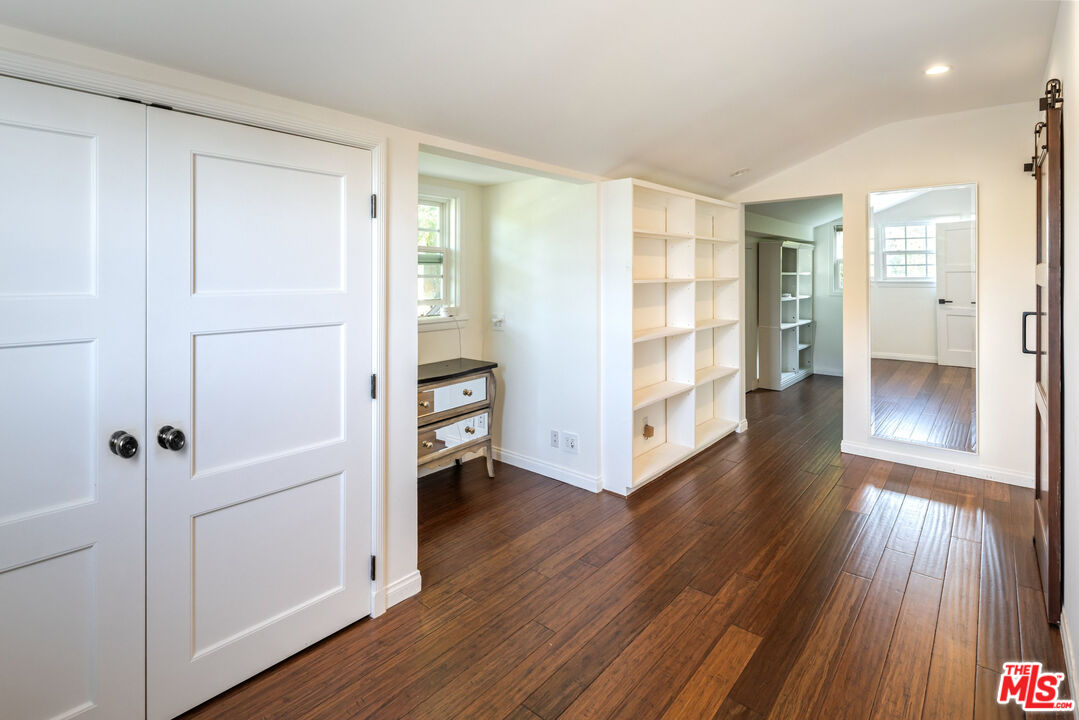 4051 Beverly Glen Blvd, Sherman Oaks 