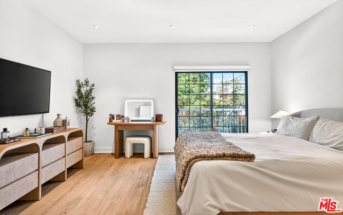 4475 Stern Ave, Sherman Oaks 