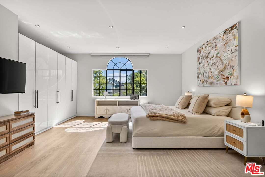 4475 Stern Ave, Sherman Oaks 