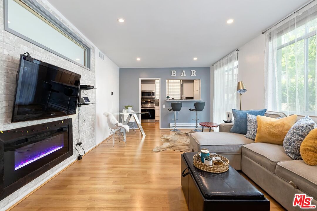 7270 Hillside Ave Unit: 102