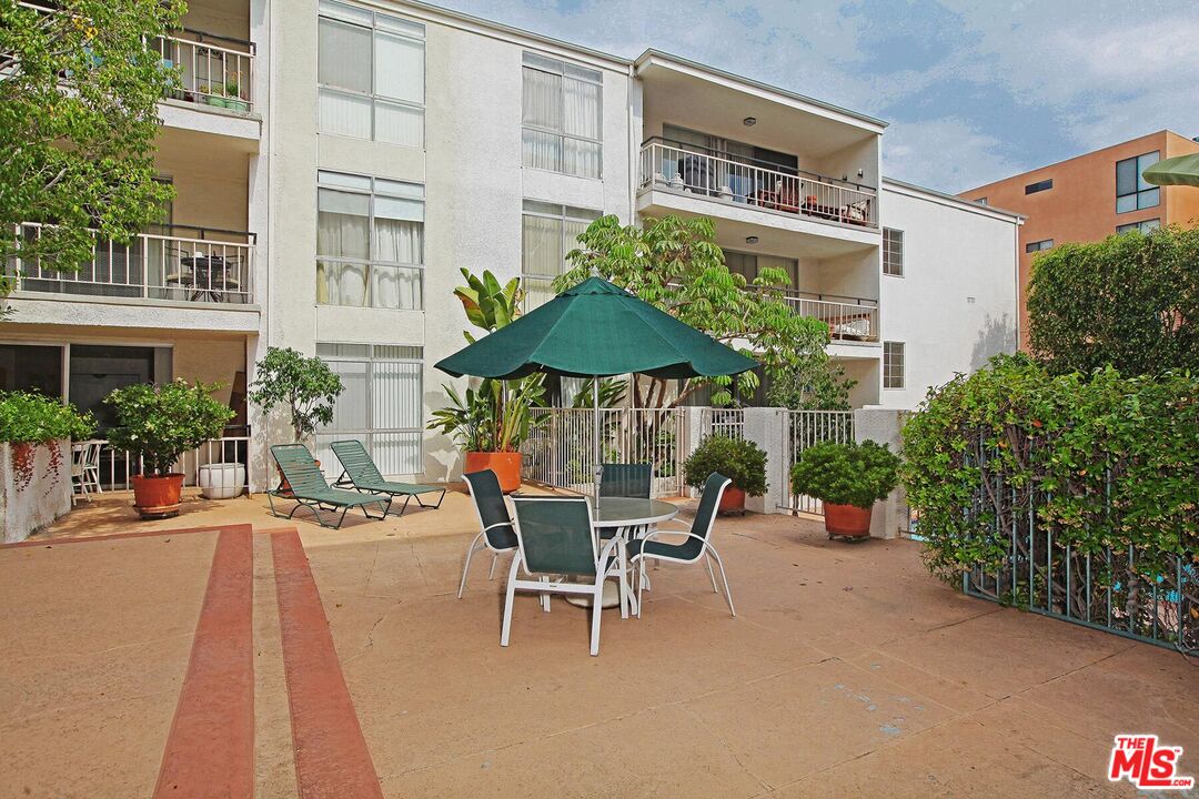 7270 Hillside Ave Unit: 102