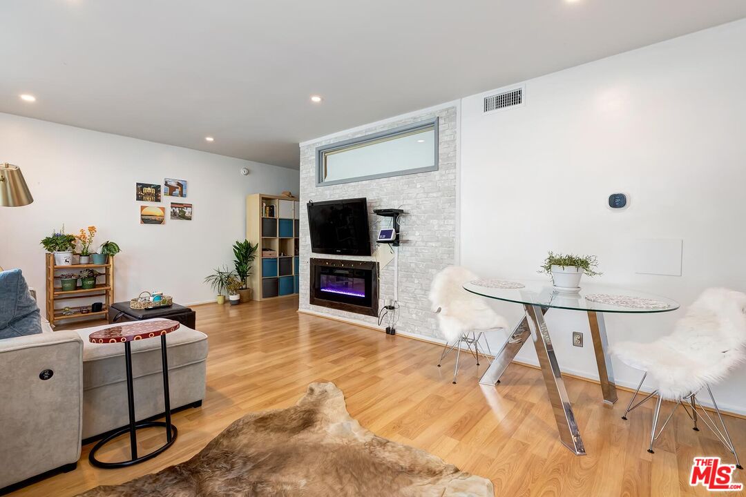 7270 Hillside Ave Unit: 102