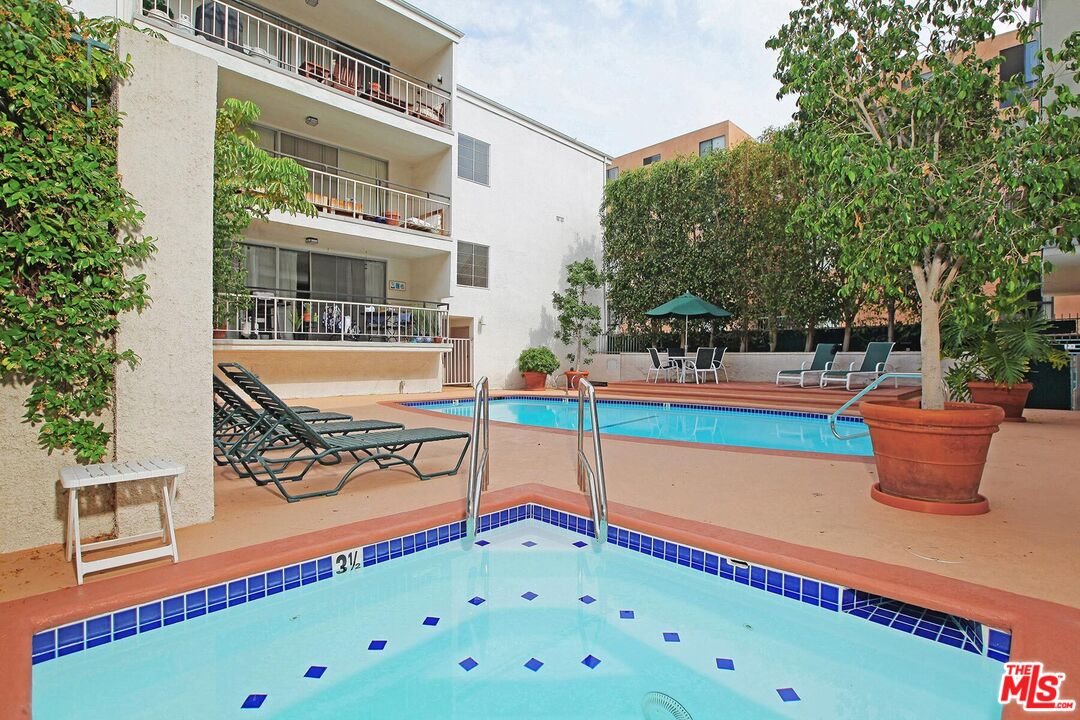 7270 Hillside Ave Unit: 102