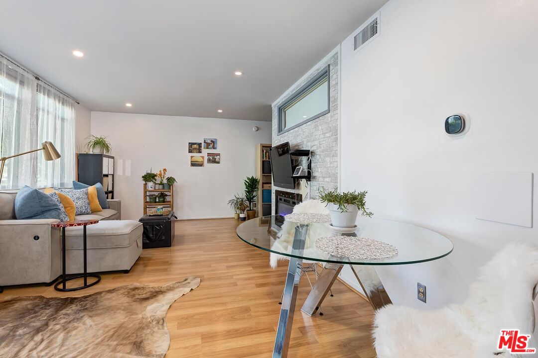 7270 Hillside Ave Unit: 102