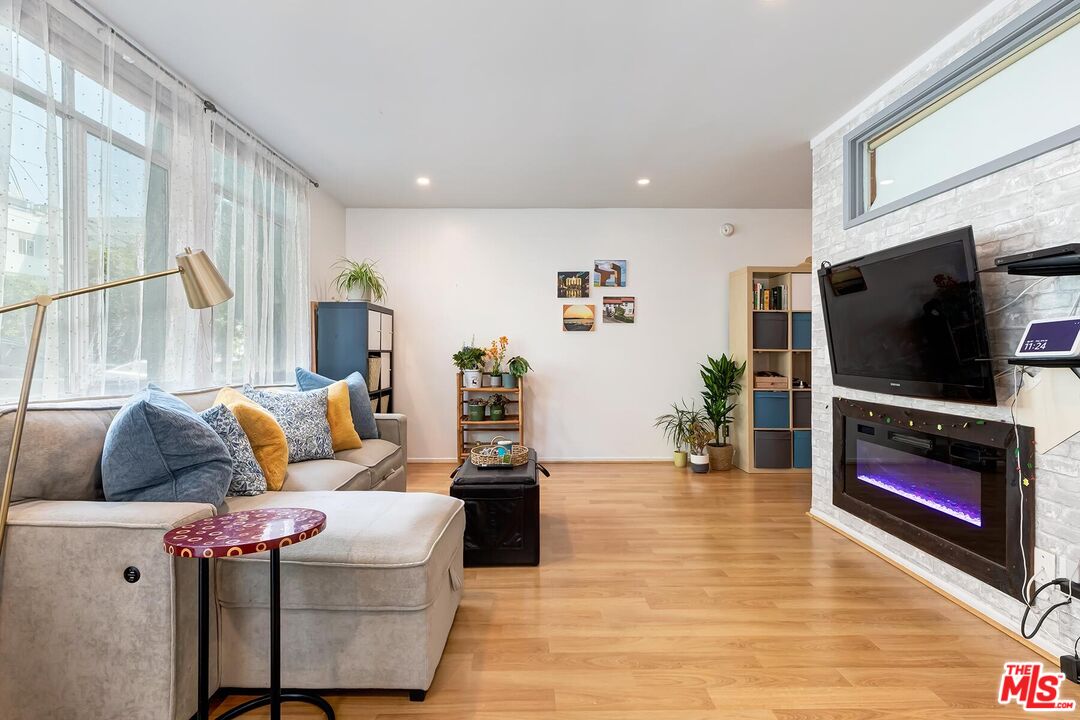 7270 Hillside Ave Unit: 102