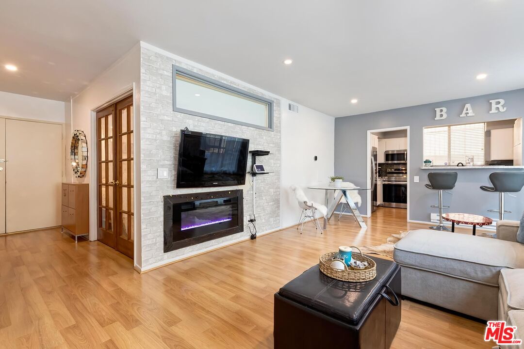 7270 Hillside Ave Unit: 102