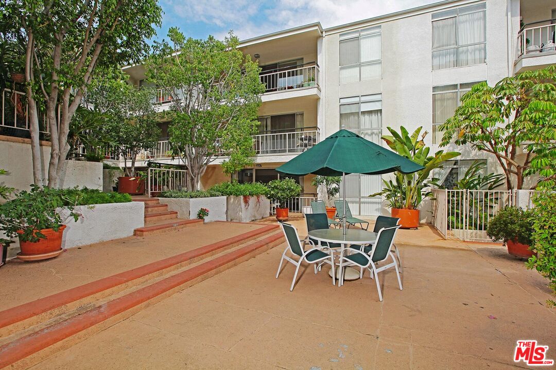 7270 Hillside Ave Unit: 102
