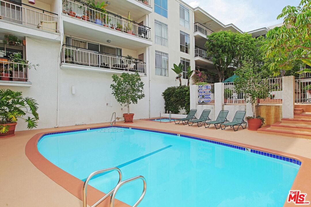 7270 Hillside Ave Unit: 102