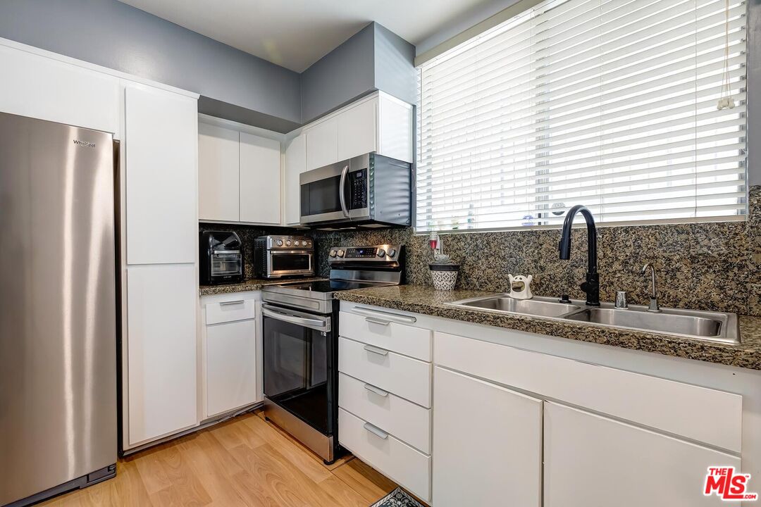 7270 Hillside Ave Unit: 102