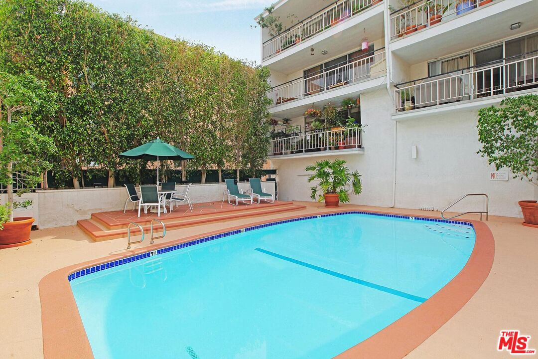 7270 Hillside Ave Unit: 102