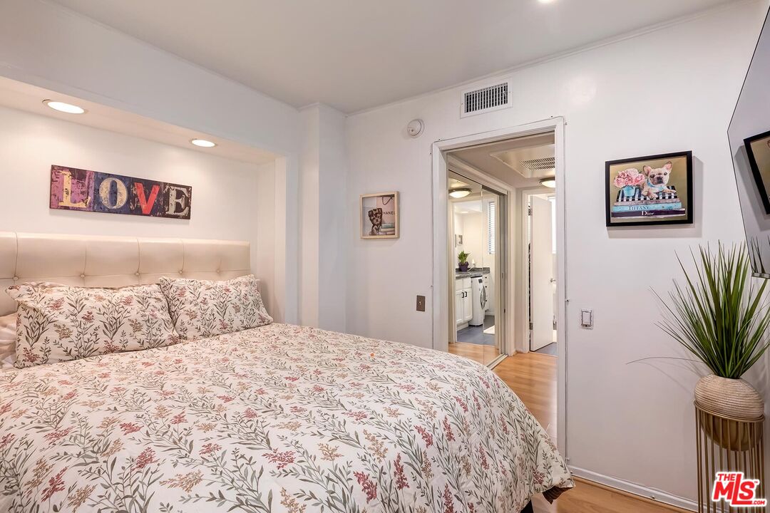 7270 Hillside Ave Unit: 102