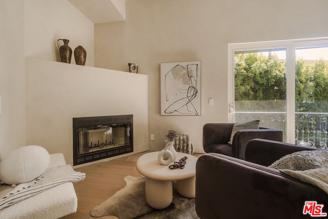 1969 Curson Pl