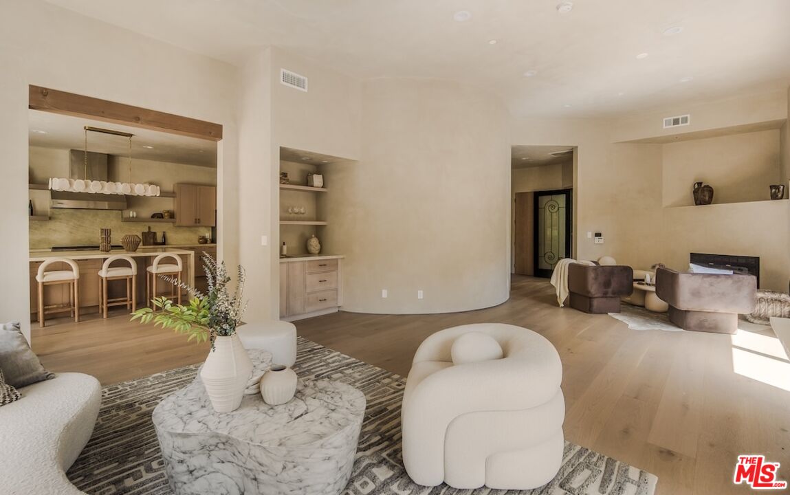 1969 Curson Pl
