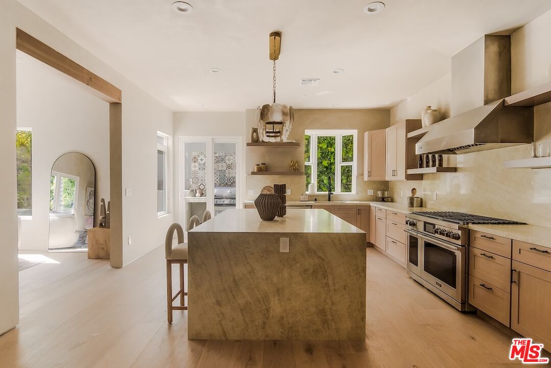 1969 Curson Pl