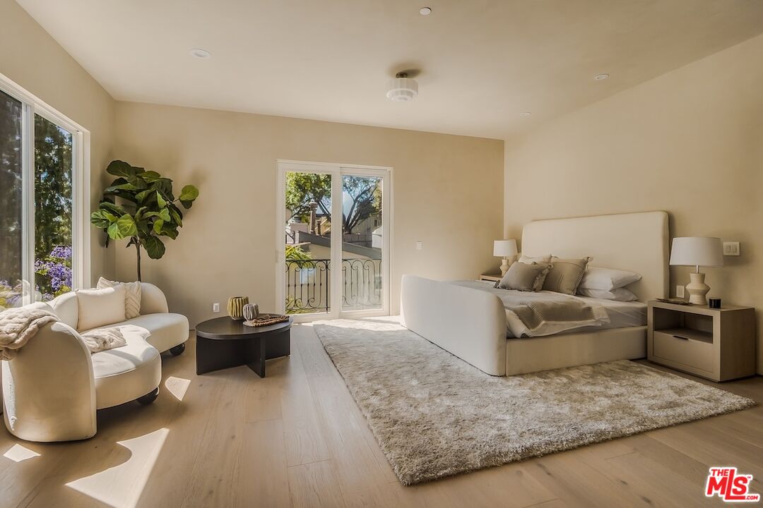 1969 Curson Pl