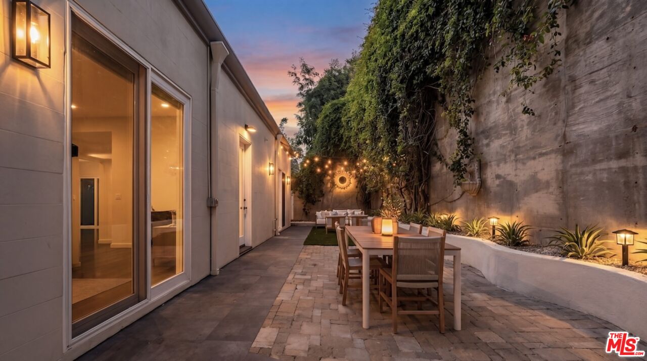 1969 Curson Pl
