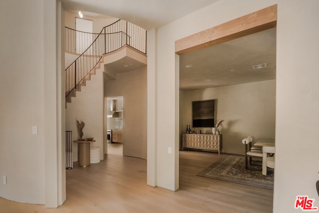 1969 Curson Pl