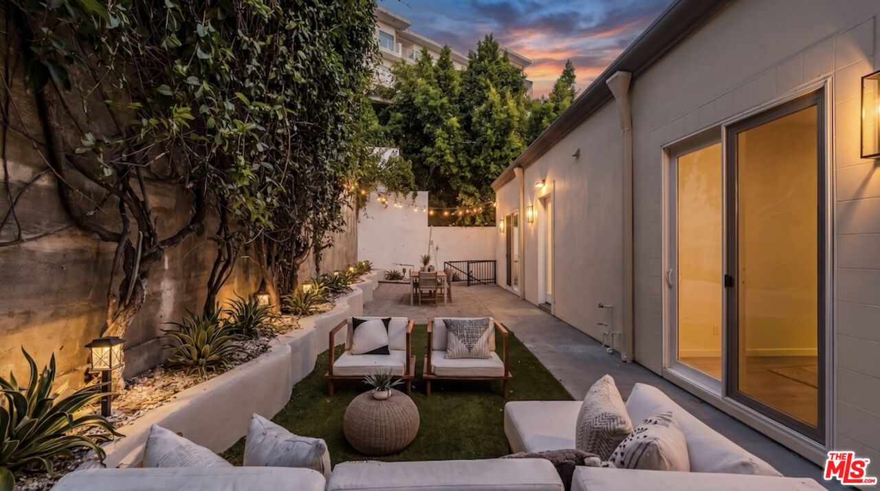 1969 Curson Pl