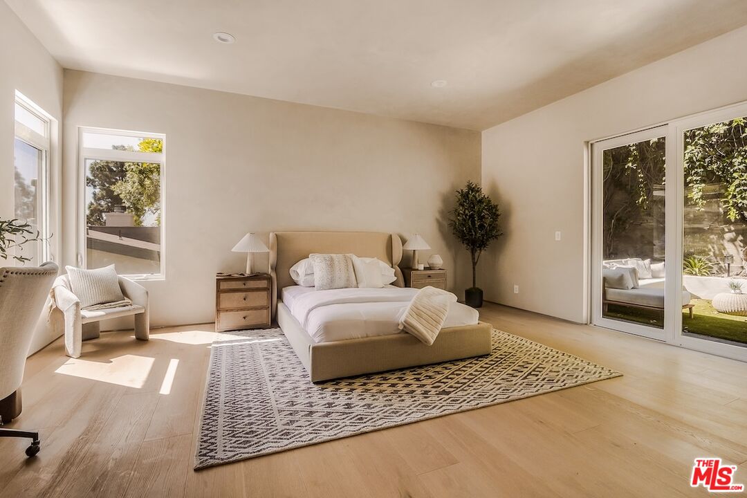 1969 Curson Pl