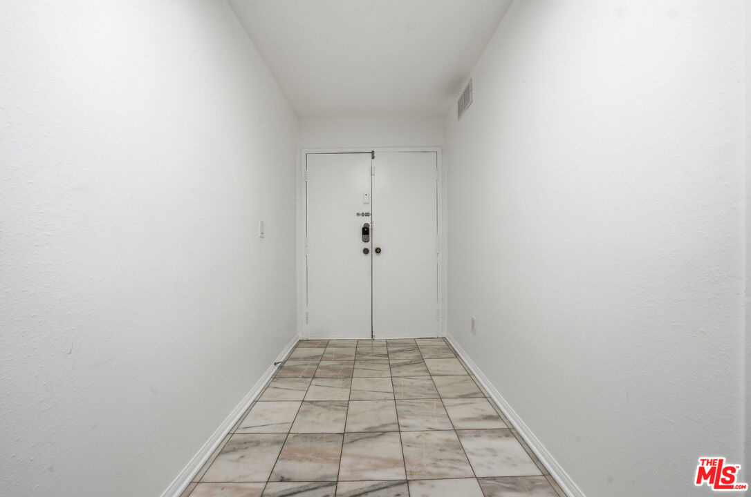 1037 N Vista St Unit: 206, West Hollywood 