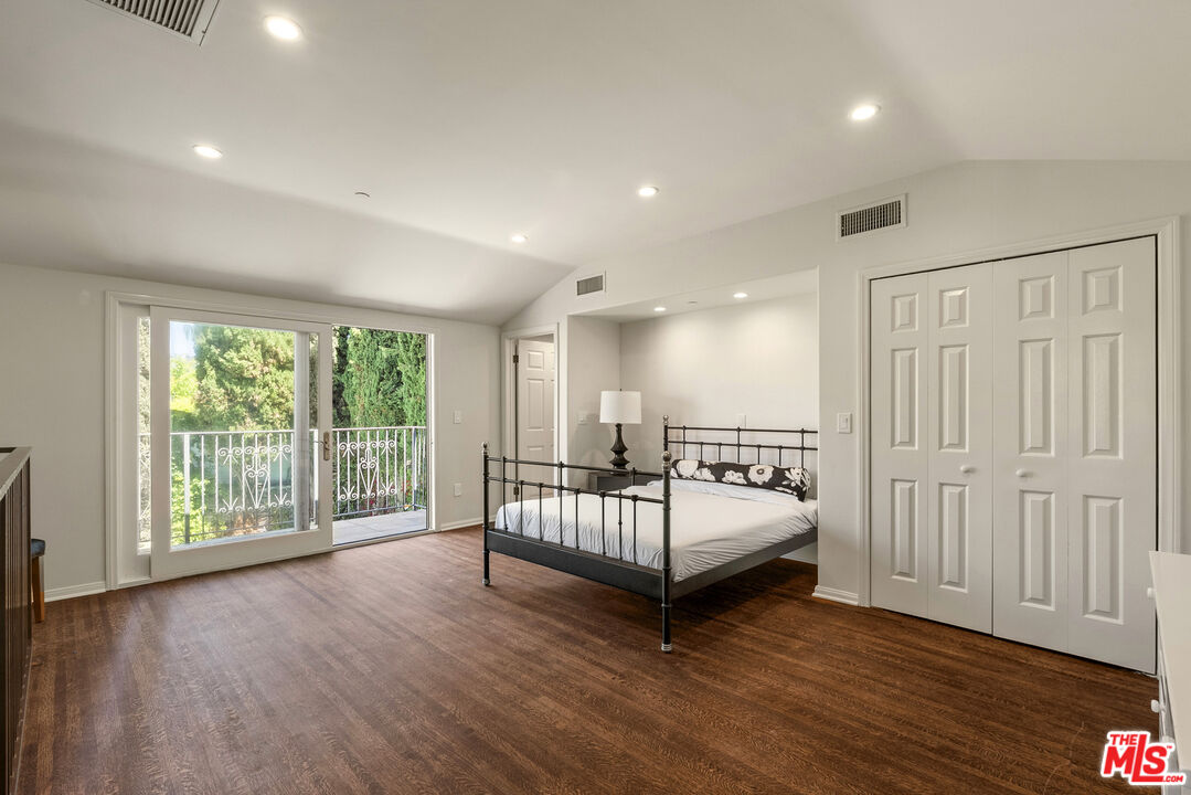 512 N Palm Dr, Beverly Hills