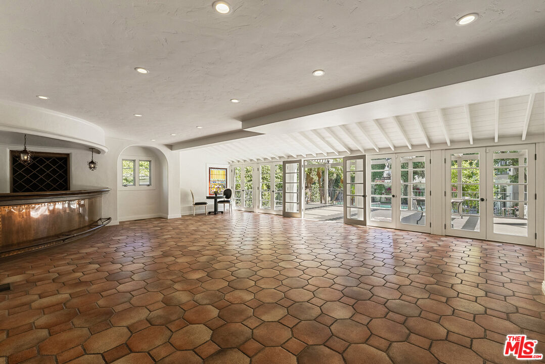 512 N Palm Dr, Beverly Hills