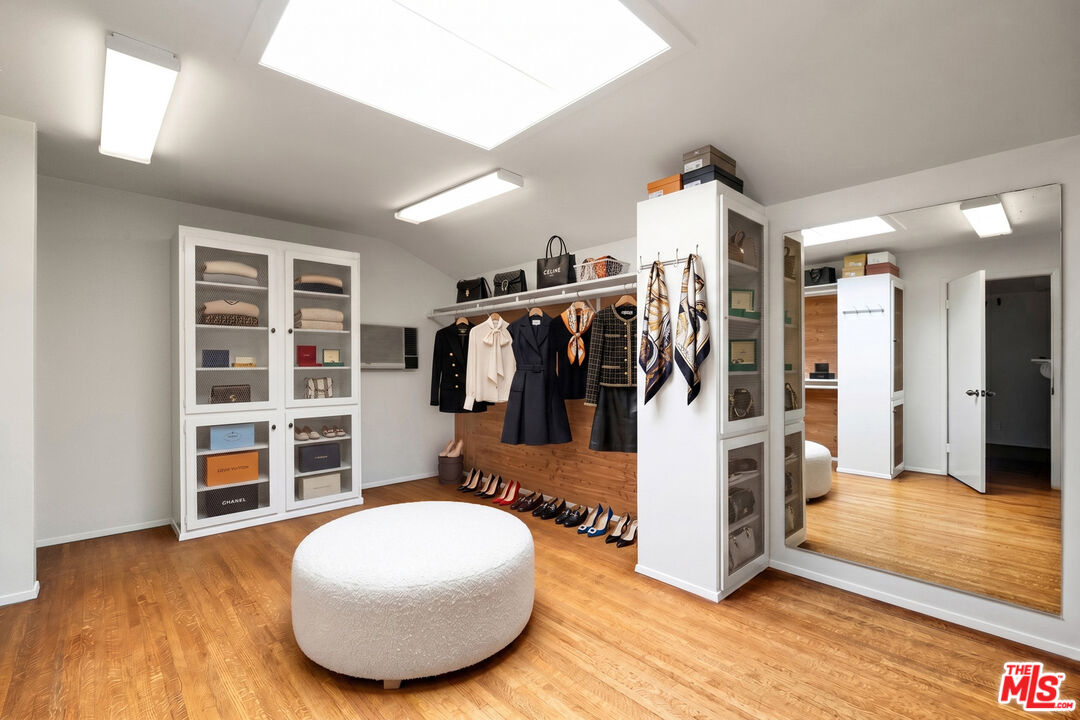 512 N Palm Dr, Beverly Hills