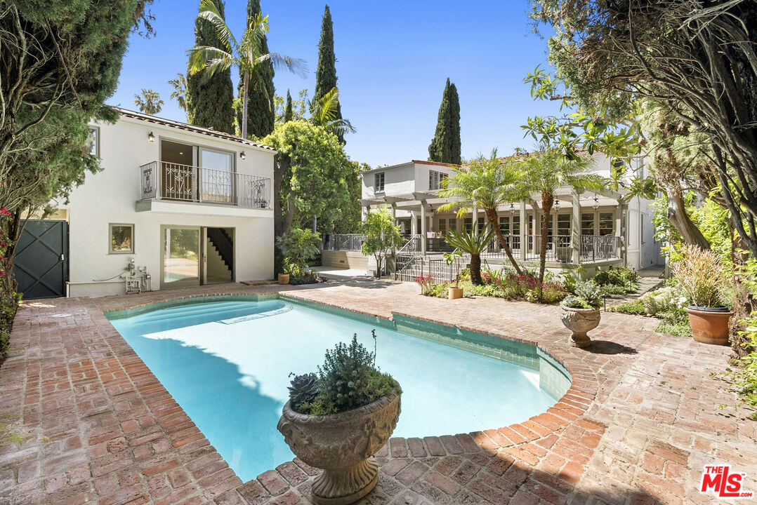 512 N Palm Dr, Beverly Hills
