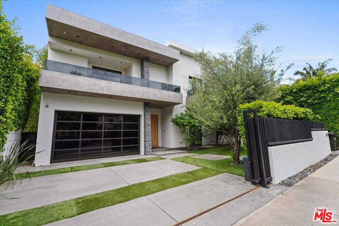 853 N Kilkea Dr