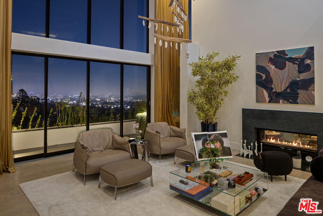 8080 Laurel View Dr, West Hollywood