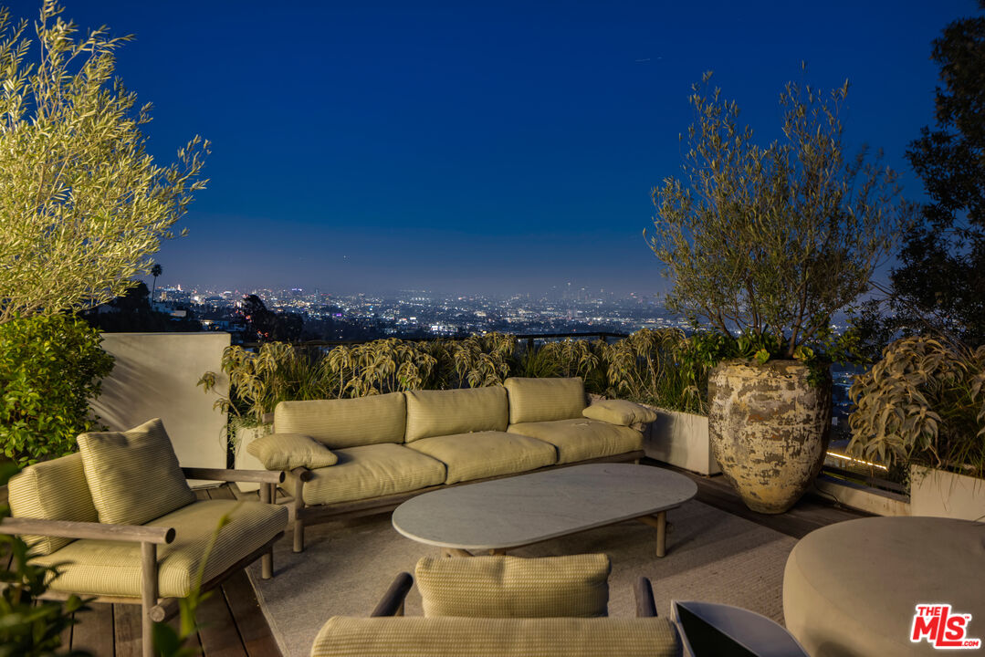 8080 Laurel View Dr, West Hollywood