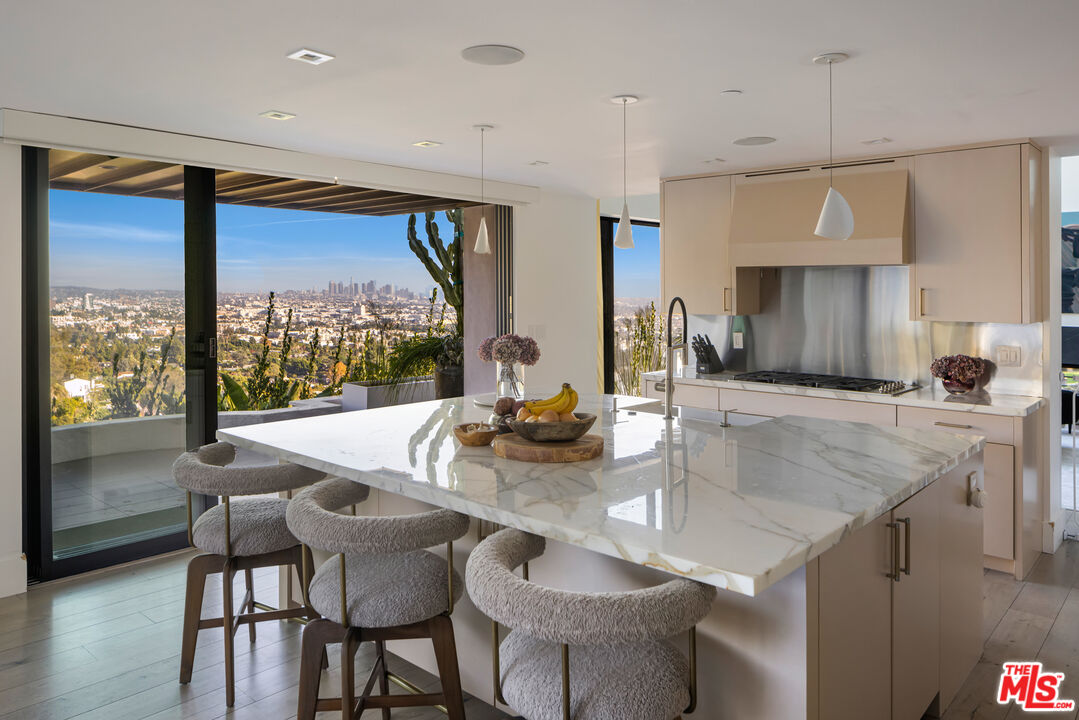8080 Laurel View Dr, West Hollywood