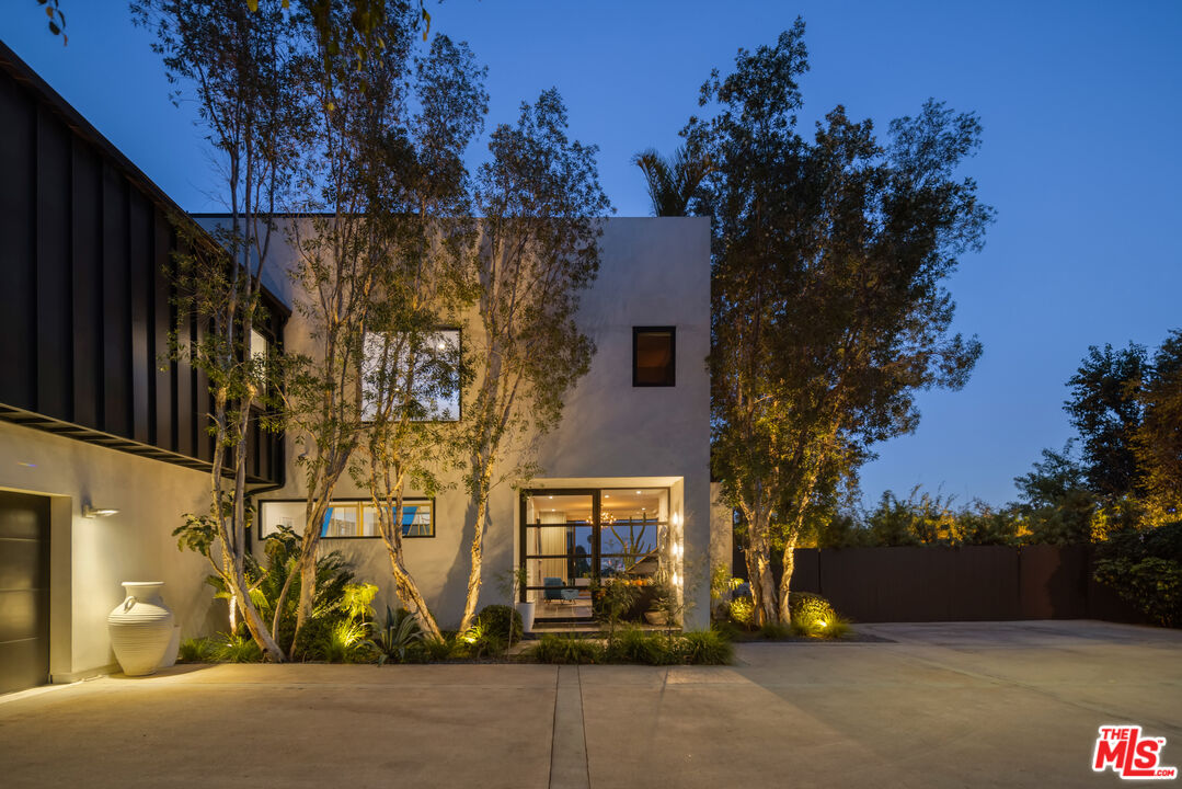 8080 Laurel View Dr, West Hollywood