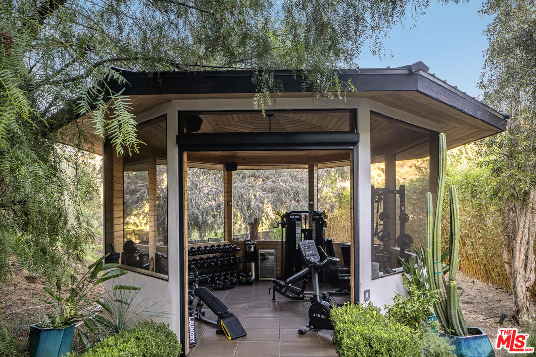 8080 Laurel View Dr, West Hollywood