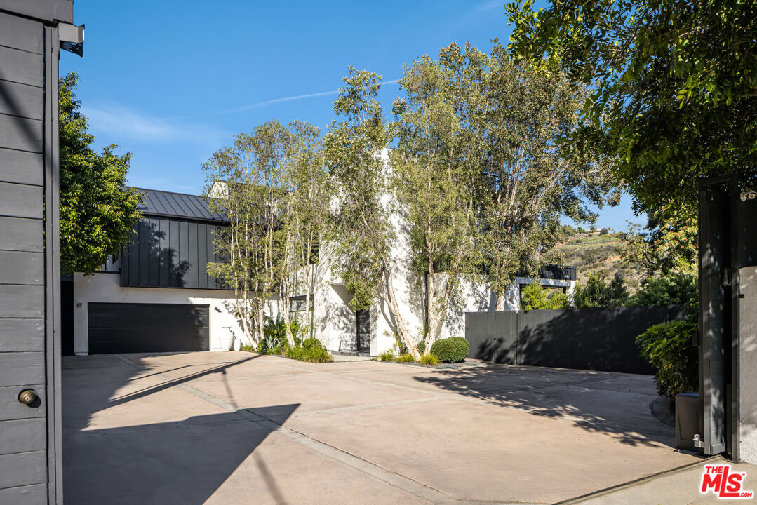8080 Laurel View Dr, West Hollywood