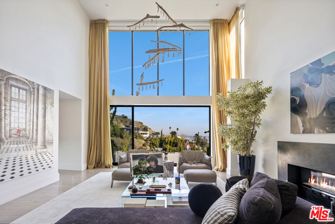 8080 Laurel View Dr, West Hollywood