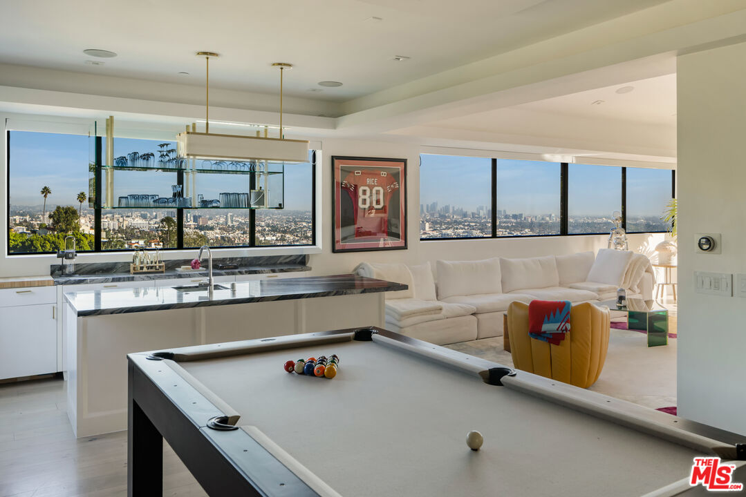 8080 Laurel View Dr, West Hollywood