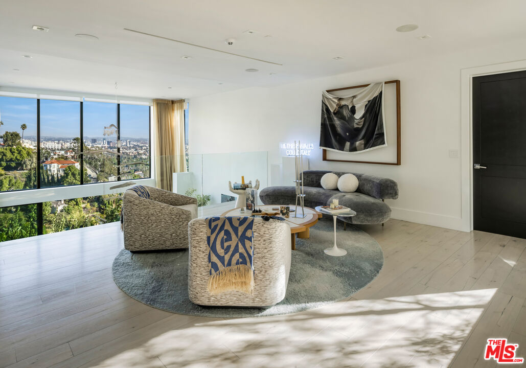 8080 Laurel View Dr, West Hollywood