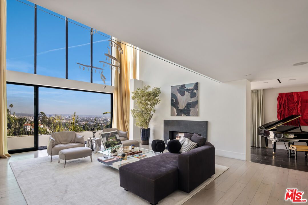 8080 Laurel View Dr, West Hollywood