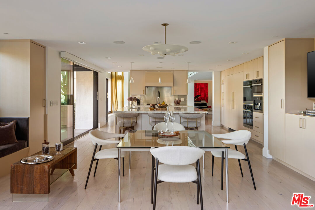 8080 Laurel View Dr, West Hollywood