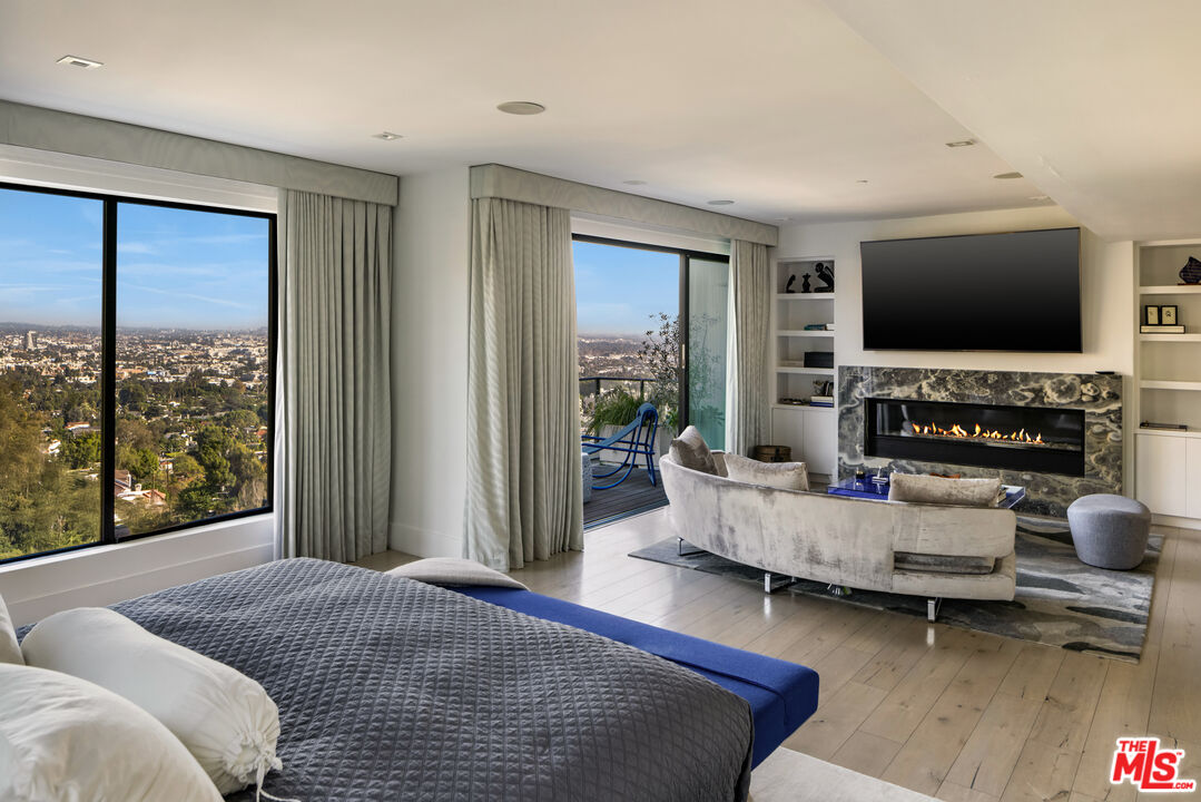 8080 Laurel View Dr, West Hollywood
