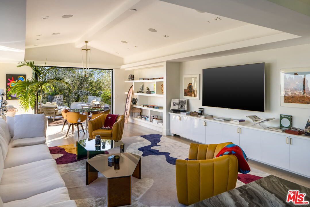 8080 Laurel View Dr, West Hollywood