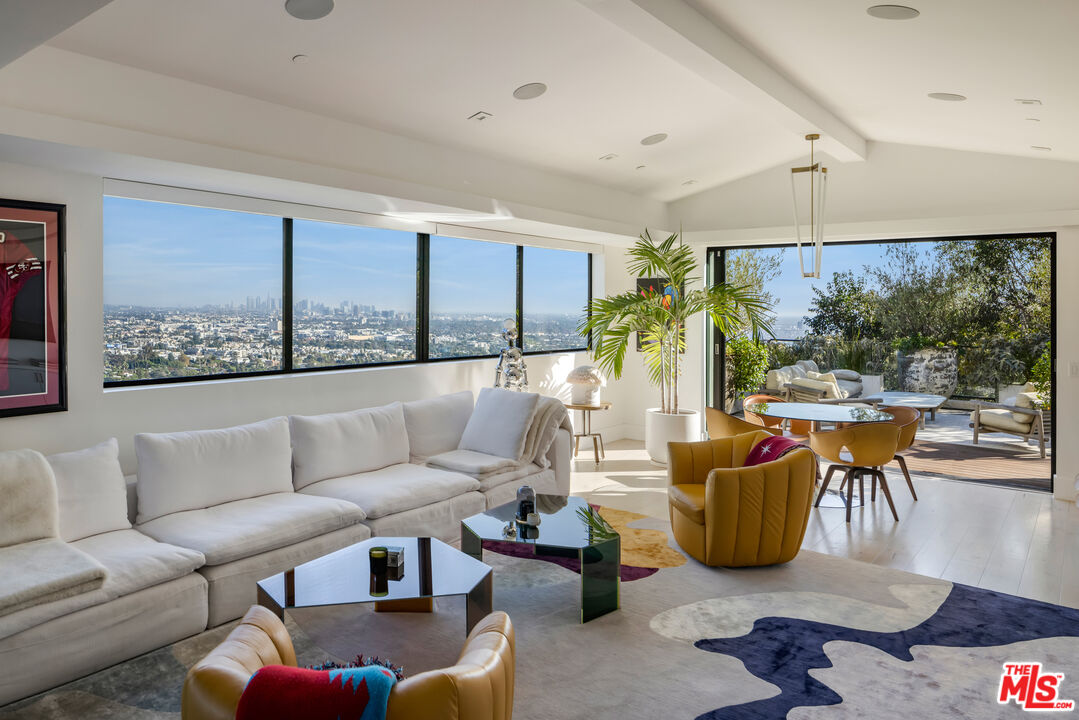 8080 Laurel View Dr, West Hollywood