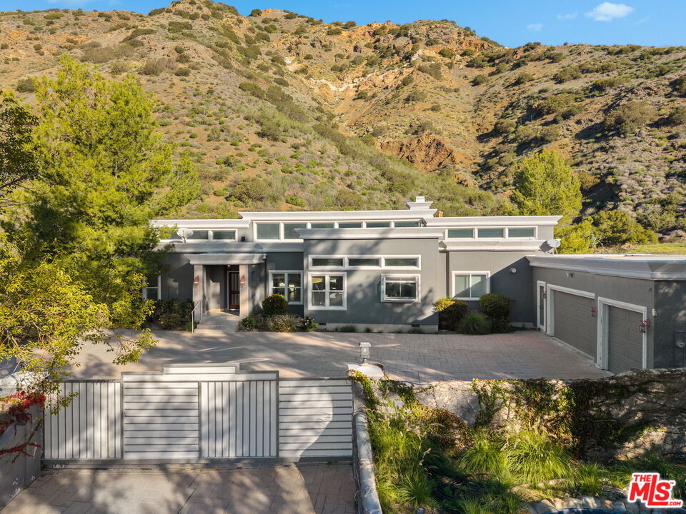 3701 Kanan Rd