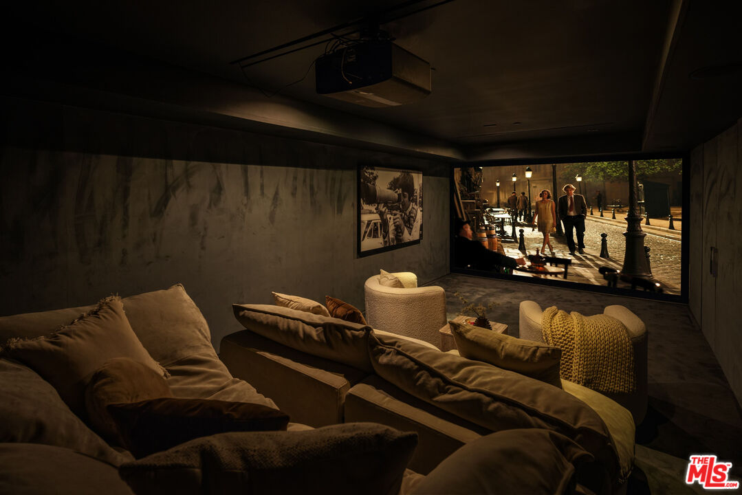 1700 Queens Ct, Hollywood Hills