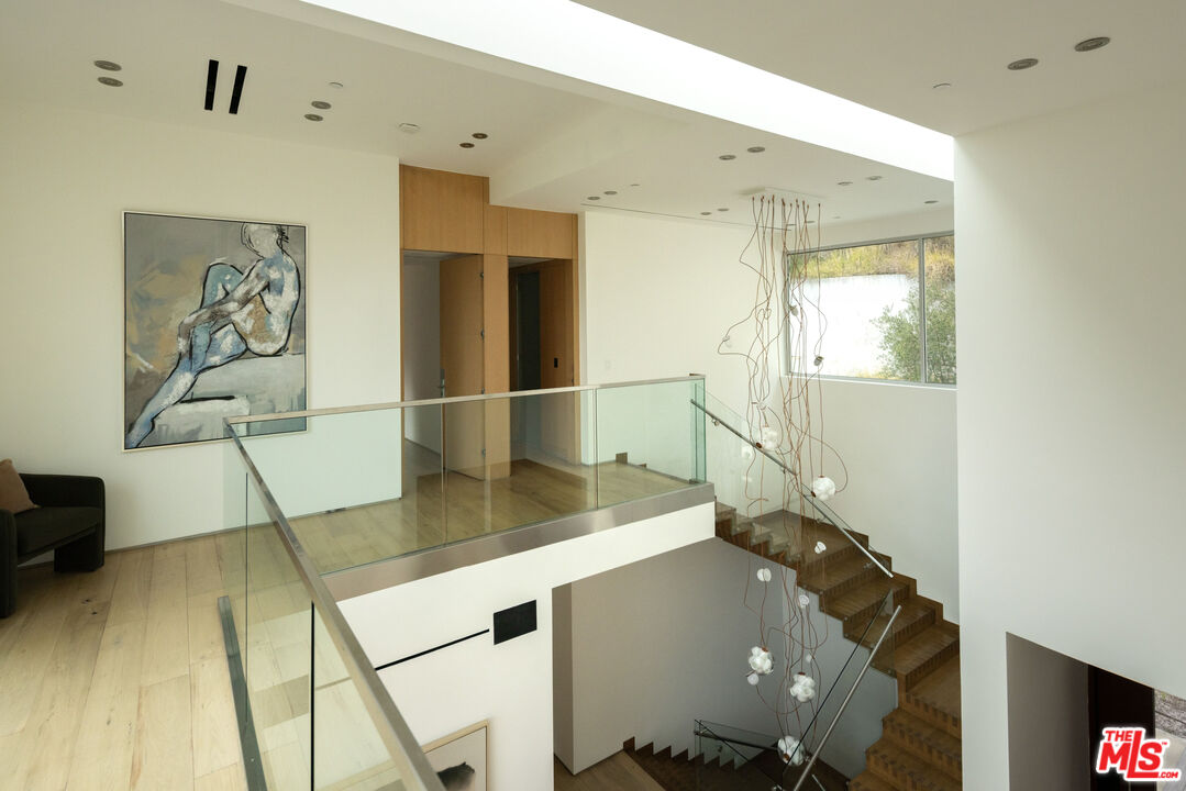 1700 Queens Ct, Hollywood Hills