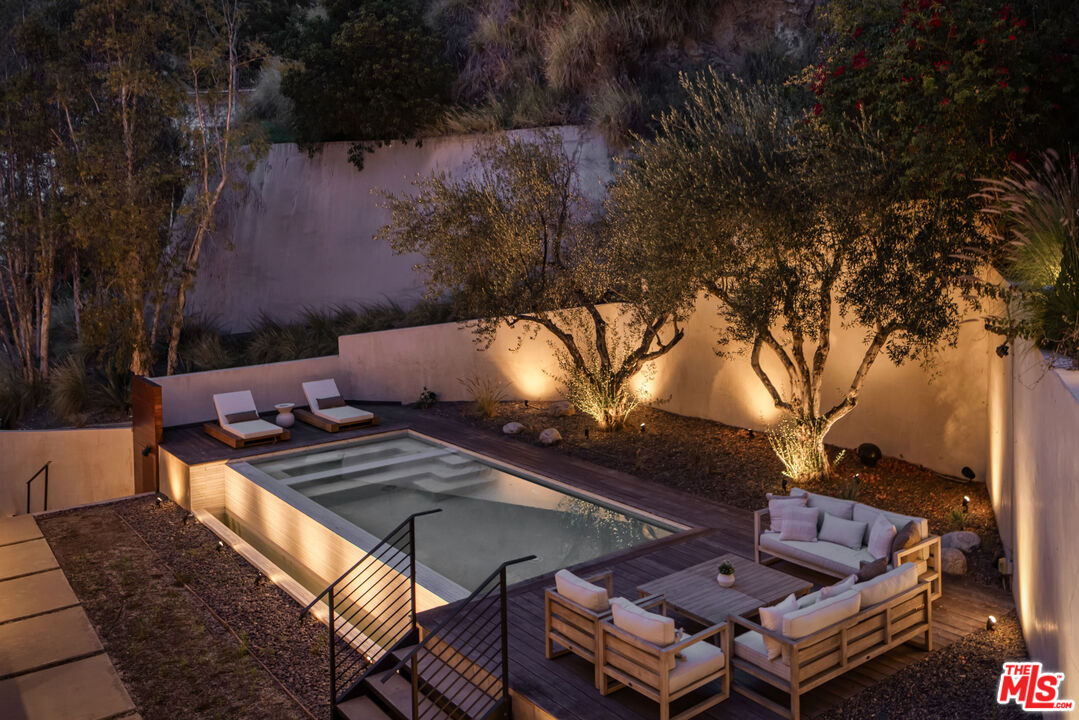 1700 Queens Ct, Hollywood Hills