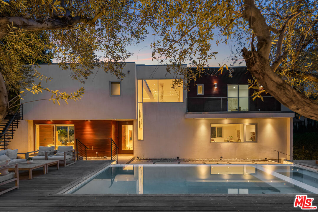 1700 Queens Ct, Hollywood Hills