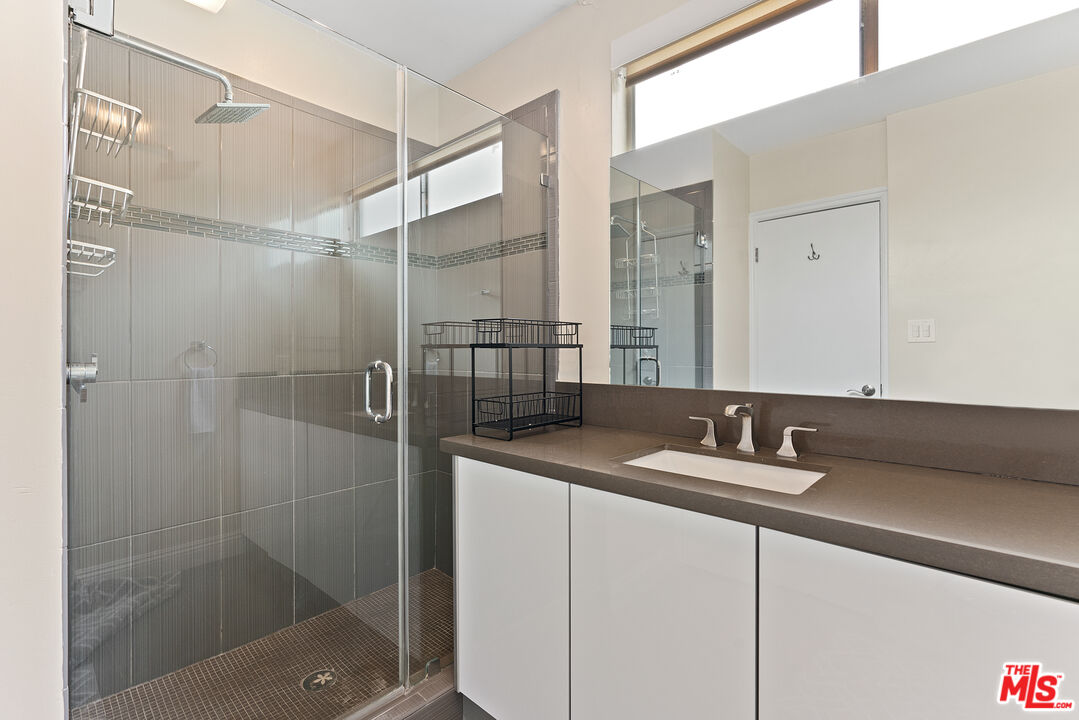 419 N Oakhurst Dr Unit: 203