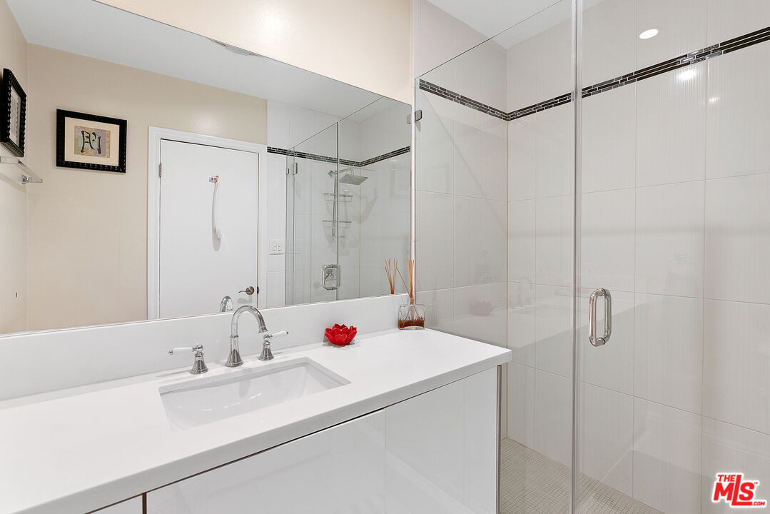 419 N Oakhurst Dr Unit: 203